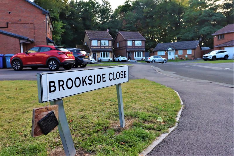 Image for the Tweet beginning: @SJohnstonUK @BroadwayGa42655 Brookside  ,will